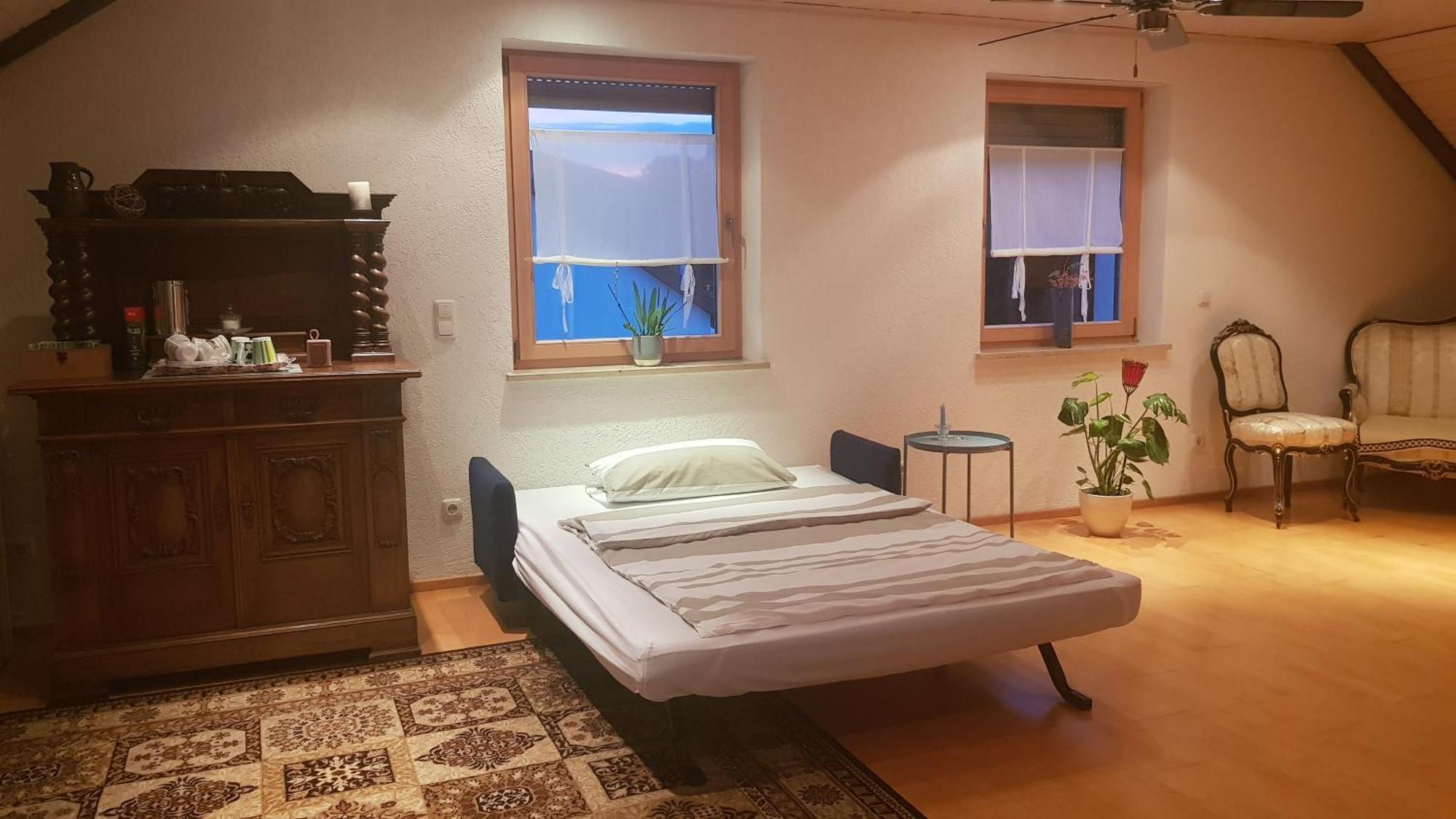 Zu Besuch Bei Maria - Einzimmerwonung Mit Kitchenette Und Badezimmer